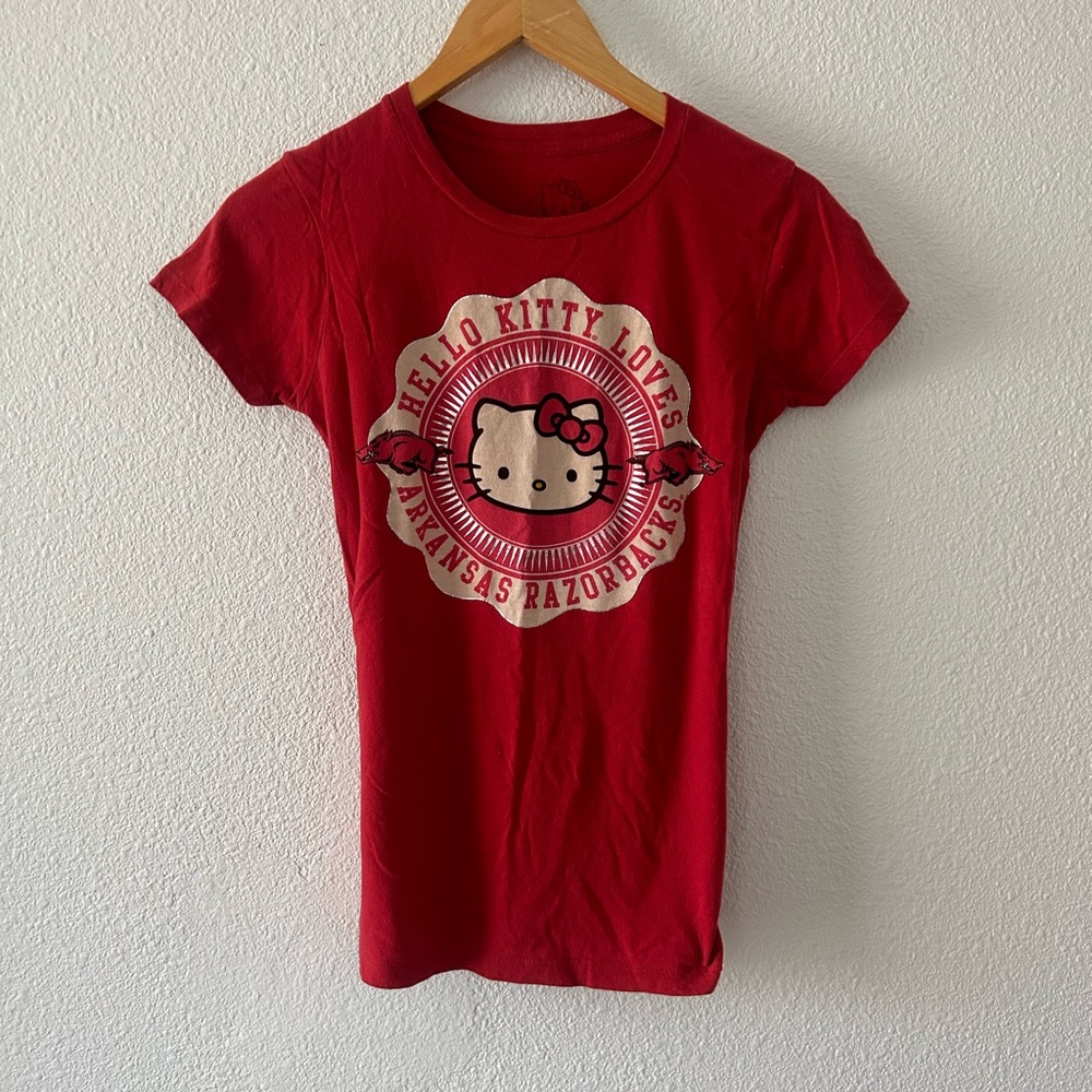 Hello kitty loves Arkansas Razorbacks Tshirt!!